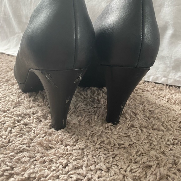 Clark Black Heals - Picture 2 of 3